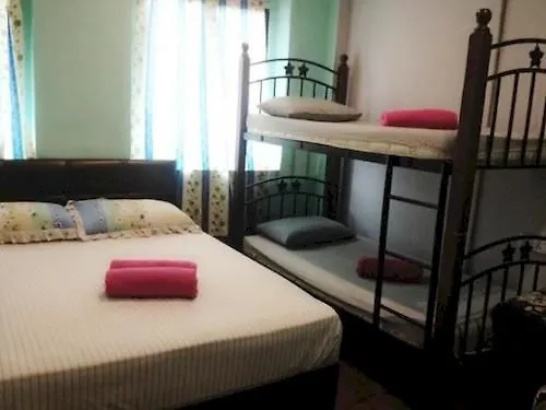 Travel Hub Guesthouse Kuala Lumpur Hostel